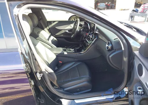 2018 Mercedes-Benz C 300 z USA, uszkodzony, nr VIN 55SWF4JB3JU235445